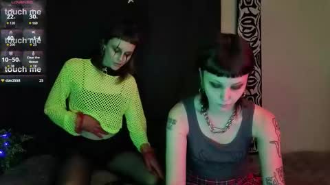 Snapshot of twins_terror chatting on 11.21.25 Sin and Skin online show from 11.21.25