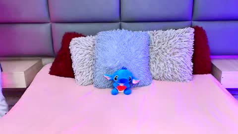 twinslovers_ online show from 10.25.25