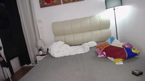 Snapshot of twitter_venusjenner chatting on 12.24.24 REIGNEASIA online show from 12.24.24