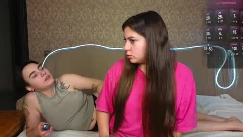 Snapshot of twobabesweet chatting on 01.14.25 Welcome guys We Lili and Vic PVT open online show from 01.14.25