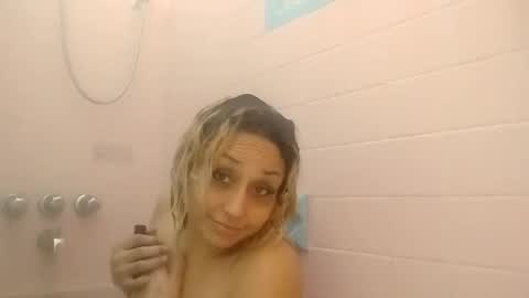 Snapshot of twocrazy85 chatting on 11.20.25 Twocrazy85 online show from 11.20.25