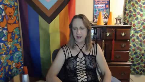 Snapshot of twocumkerry chatting on 12.16.25 twocumkerry online show from 12.16.25