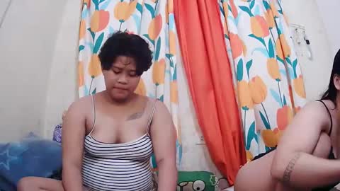 Snapshot of twowetcuties chatting on 01.23.25 Lyn and lea online show from 01.23.25