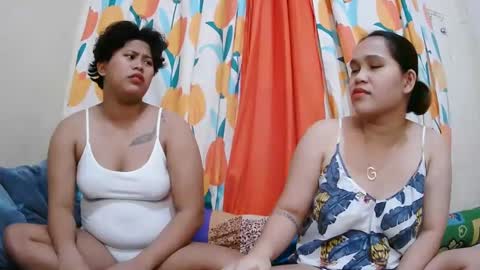 Snapshot of twowetcuties chatting on 02.01.25 Lyn and lea online show from 02.01.25