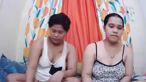 Snapshot of twowetcuties chatting on 02.05.25 Lyn and lea online show from 02.05.25