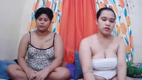 Snapshot of twowetcuties chatting on 02.07.25 Lyn and lea online show from 02.07.25