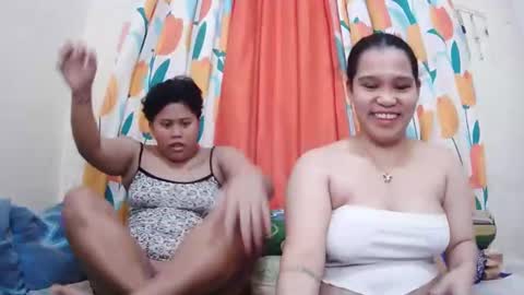 Snapshot of twowetcuties chatting on 02.07.25 Lyn and lea online show from 02.07.25