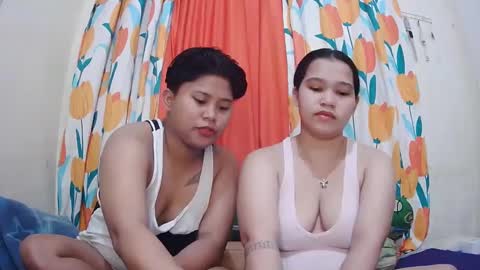 Snapshot of twowetcuties chatting on 02.08.25 Lyn and lea online show from 02.08.25