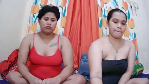 Snapshot of twowetcuties chatting on 02.11.25 Lyn and lea online show from 02.11.25