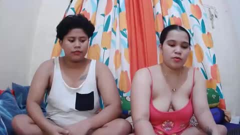 Snapshot of twowetcuties chatting on 02.12.25 Lyn and lea online show from 02.12.25