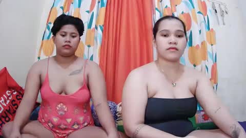 Snapshot of twowetcuties chatting on 02.14.25 Lyn and lea online show from 02.14.25