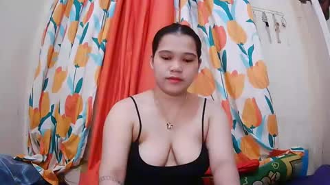 Snapshot of twowetcuties chatting on 02.15.25 Lyn and lea online show from 02.15.25