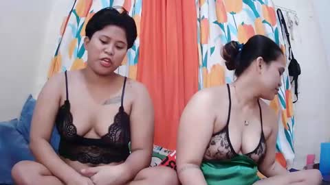 Snapshot of twowetcuties chatting on 02.20.25 Lyn and lea online show from 02.20.25