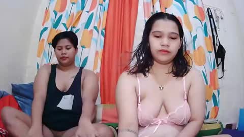 Snapshot of twowetcuties chatting on 02.20.25 Lyn and lea online show from 02.20.25