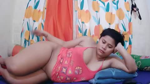 Snapshot of twowetcuties chatting on 03.08.25 Lyn and lea online show from 03.08.25