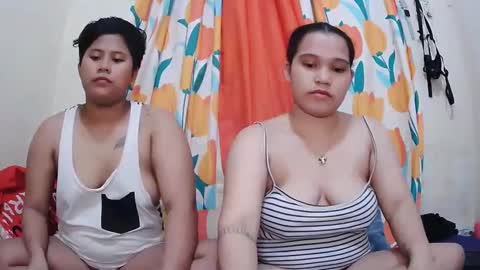 Snapshot of twowetcuties chatting on 03.11.25 Lyn and lea online show from 03.11.25