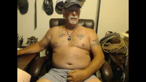 Snapshot of txlobo60 chatting on 04.19.26 txlobo60 online show from 04.19.26