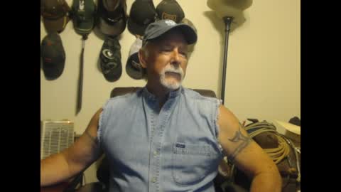 Snapshot of txlobo60 chatting on 04.21.26 txlobo60 online show from 04.21.26