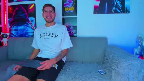 Oscar and Moises online show from 03.10.25