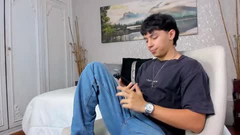 Snapshot of tyler_durtenn chatting on 10.01.25 Tyler online show from 10.01.25