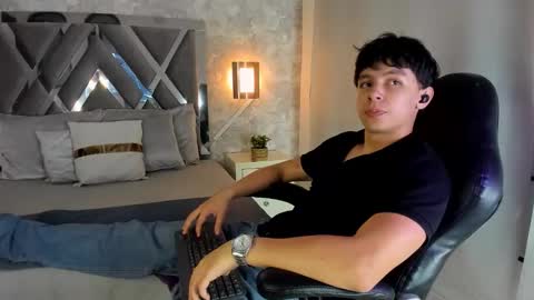 Snapshot of tyler_durtenn chatting on 10.04.25 Tyler online show from 10.04.25