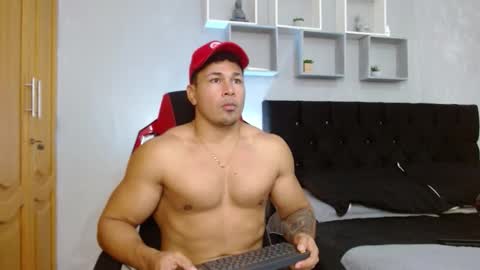 tyler_hank1 online show from 11.25.25