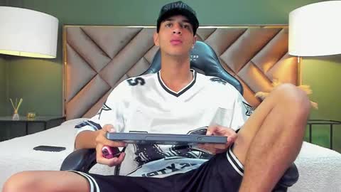 Tyler Rodriguez online show from 10.08.25
