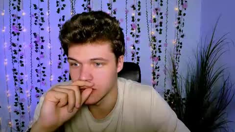 Snapshot of tyler_sparks_ chatting on 09.21.25 tyler_sparks_ online show from 09.21.25