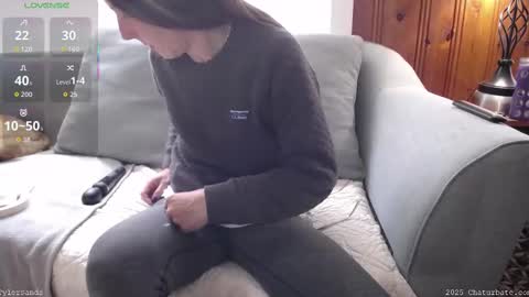 Snapshot of tylersands chatting on 10.28.25 Tyler Sands online show from 10.28.25