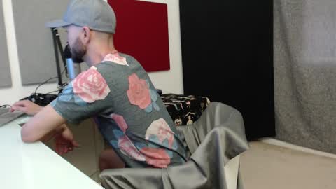 Snapshot of tyronemattias chatting on 02.15.25 Tyrone Mattias online show from 02.15.25