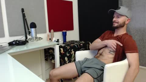 Snapshot of tyronemattias chatting on 02.19.25 Tyrone Mattias online show from 02.19.25