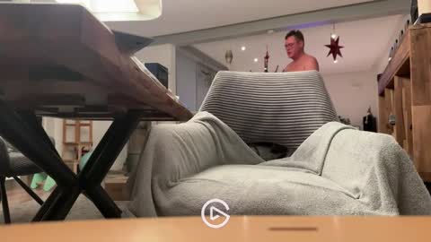 ueberdruck01 online show from 12.17.25