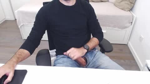 Snapshot of ulep chatting on 11.18.25 Ulep online show from 11.18.25