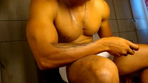 Snapshot of ulisess15 chatting on 12.16.25 Felipe model independent online show from 12.16.25