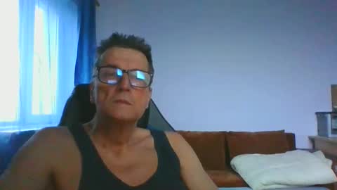 Snapshot of ulmeni4 chatting on 11.25.25 ulmeni4 online show from 11.25.25