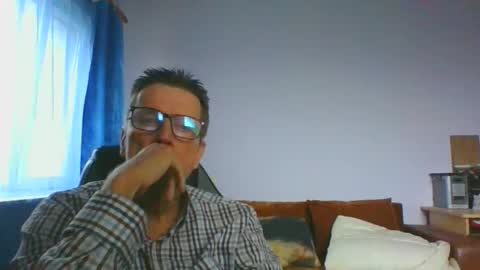 Snapshot of ulmeni4 chatting on 11.30.25 ulmeni4 online show from 11.30.25