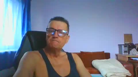 Snapshot of ulmeni4 chatting on 12.14.25 ulmeni4 online show from 12.14.25