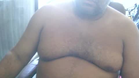 Snapshot of ulmo_br chatting on 10.24.25 ulmo_br online show from 10.24.25