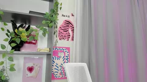 Snapshot of ultima_ma18 chatting on 10.22.25 Melena online show from 10.22.25