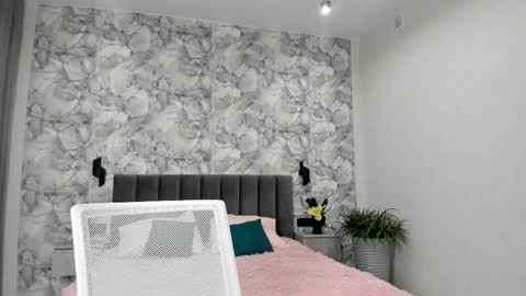 Snapshot of ultima_ma18 chatting on 12.16.25 Melena online show from 12.16.25