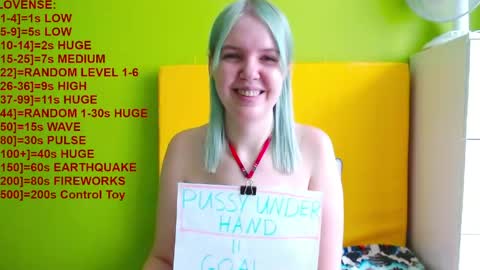 Snapshot of ultra_meow chatting on 05.13.26 Roxy online show from 05.13.26