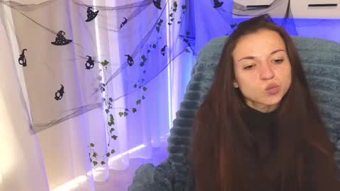 Snapshot of ulyanix chatting on 10.28.25 Ulyana online show from 10.28.25