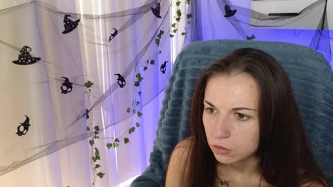 Snapshot of ulyanix chatting on 10.29.25 Ulyana online show from 10.29.25