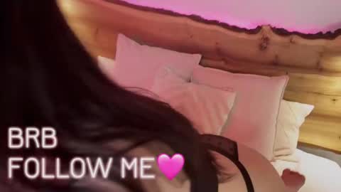 Una  online show from 12.06.24