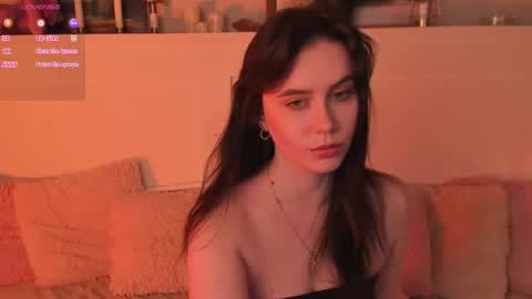 Una  online show from 03.25.26