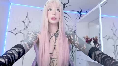 Snapshot of unachimbaherida chatting on 02.20.25 Elle Danielle  online show from 02.20.25