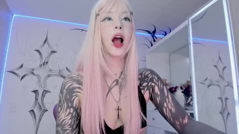 Snapshot of unachimbaherida chatting on 03.01.25 Elle Danielle  online show from 03.01.25