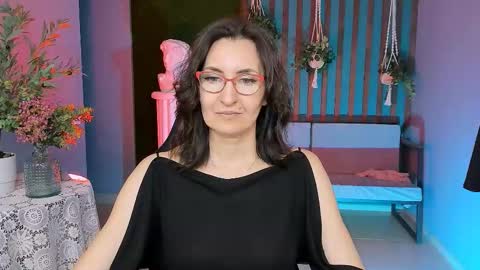 UnaTera online show from 11.17.25