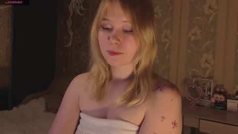 Snapshot of unburnedgirll chatting on 12.15.25 unburnedgirll online show from 12.15.25