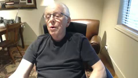 Snapshot of uncut_cumslut chatting on 11.16.25 uncut_cumslut online show from 11.16.25